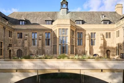The new building at Rhodes House, ǀxam words carved at the bottom.